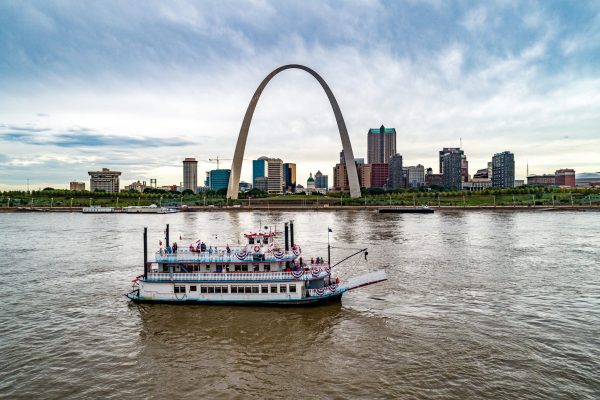 The Riverboat with the Arch in the background